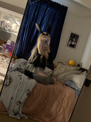 bimbogrlfriend thankyousnext julie Nude Leaks OnlyFans Photos #2