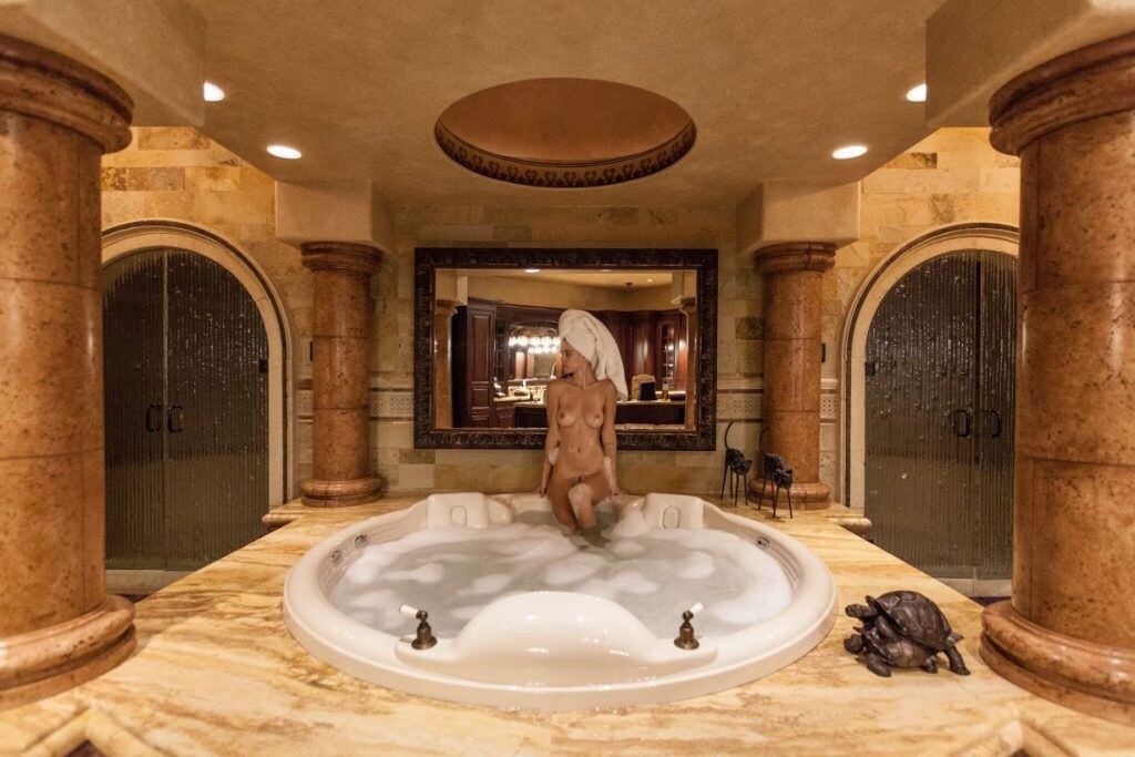 Amberleigh West Nude 7690