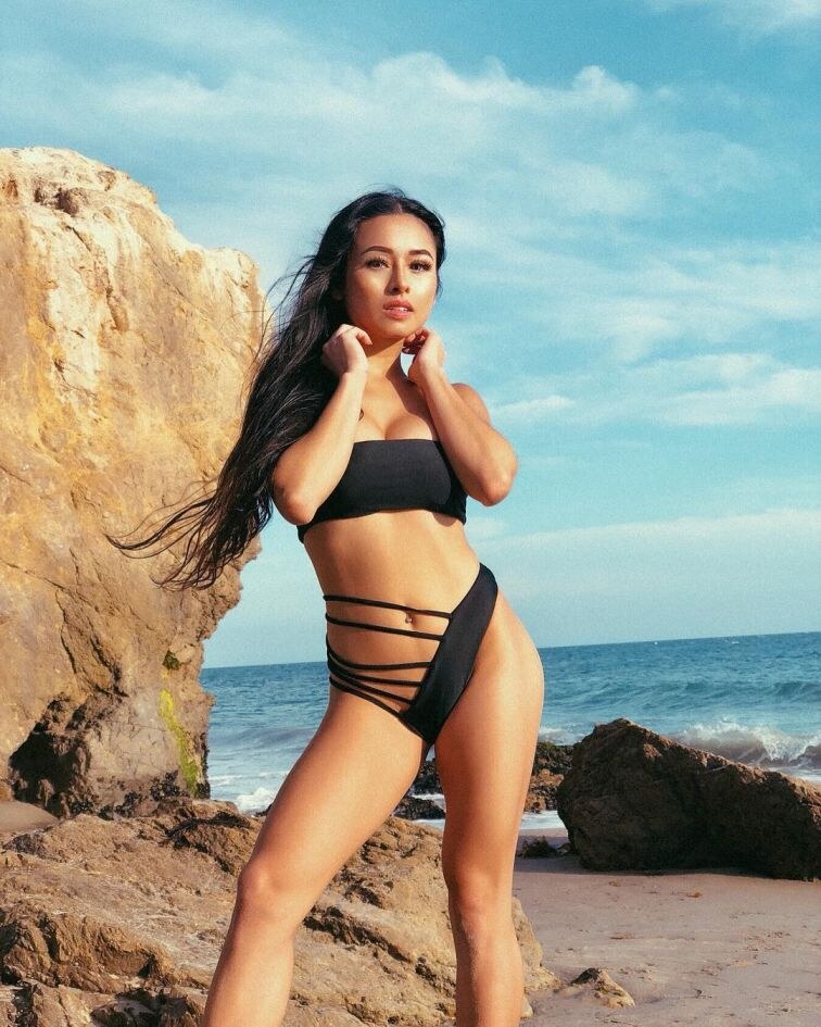 Niki Pea Bikini Photos 7992