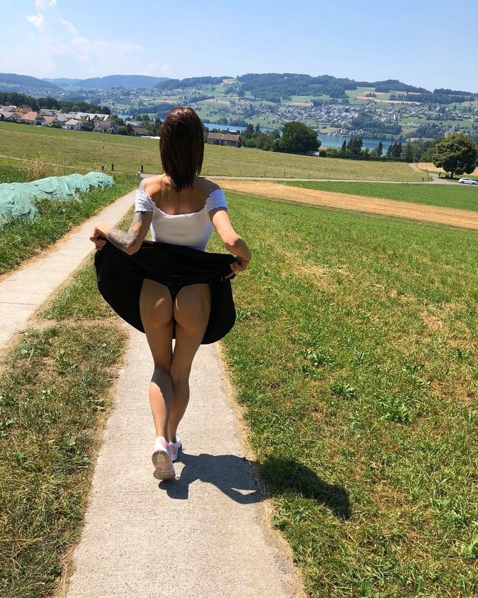 ASMR Amy Cleavage Nude 7955