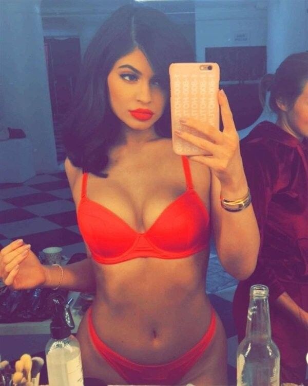 Kylie Jenner Hot Photos 67775