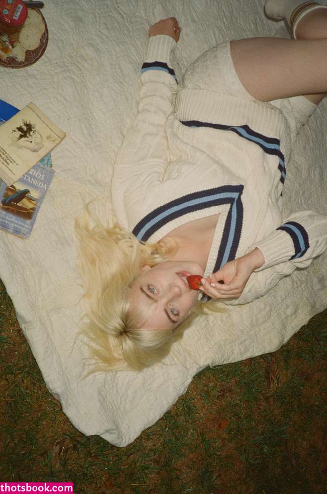 Billie Eilish Nude Photos #14 411288
