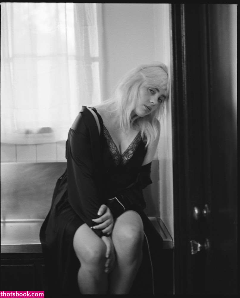 Billie Eilish Nude Photos #15 411303