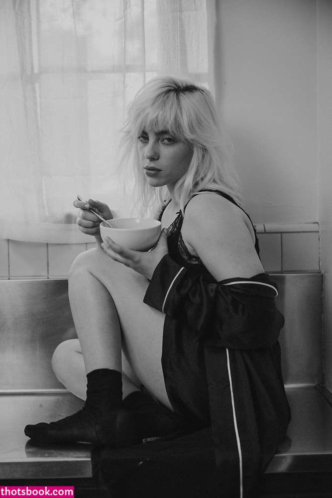 Billie Eilish Nude Photos #15 411311