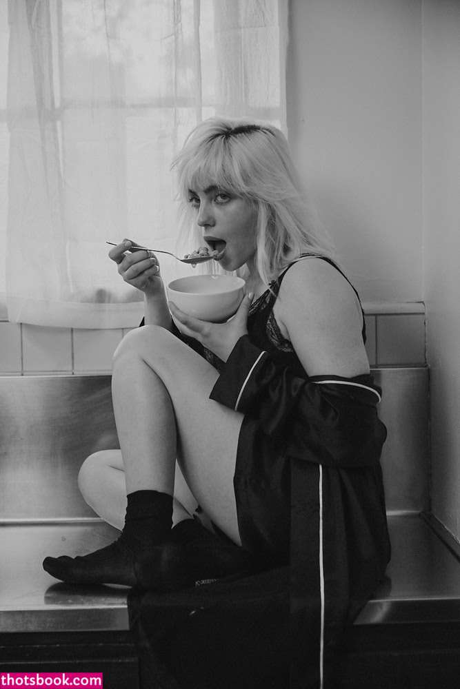 Billie Eilish Nude Photos #15 411325