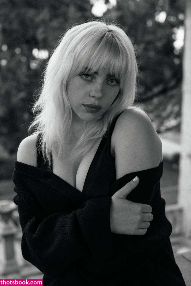 Billie Eilish Nude Photos #15 411328
