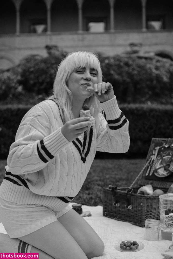 Billie Eilish Nude Photos #15 411330
