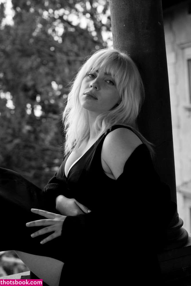 Billie Eilish Nude Photos #15 411332