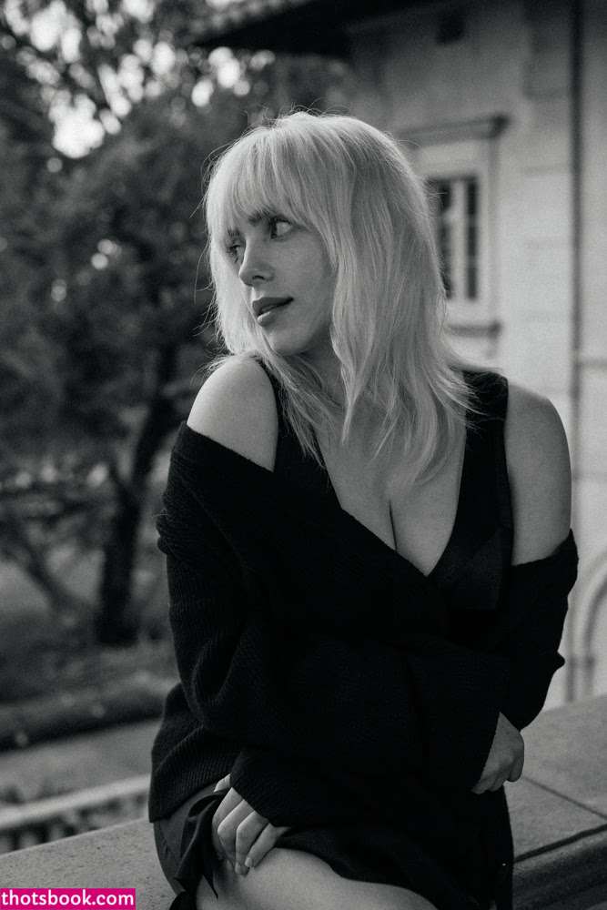 Billie Eilish Nude Photos #19 412346