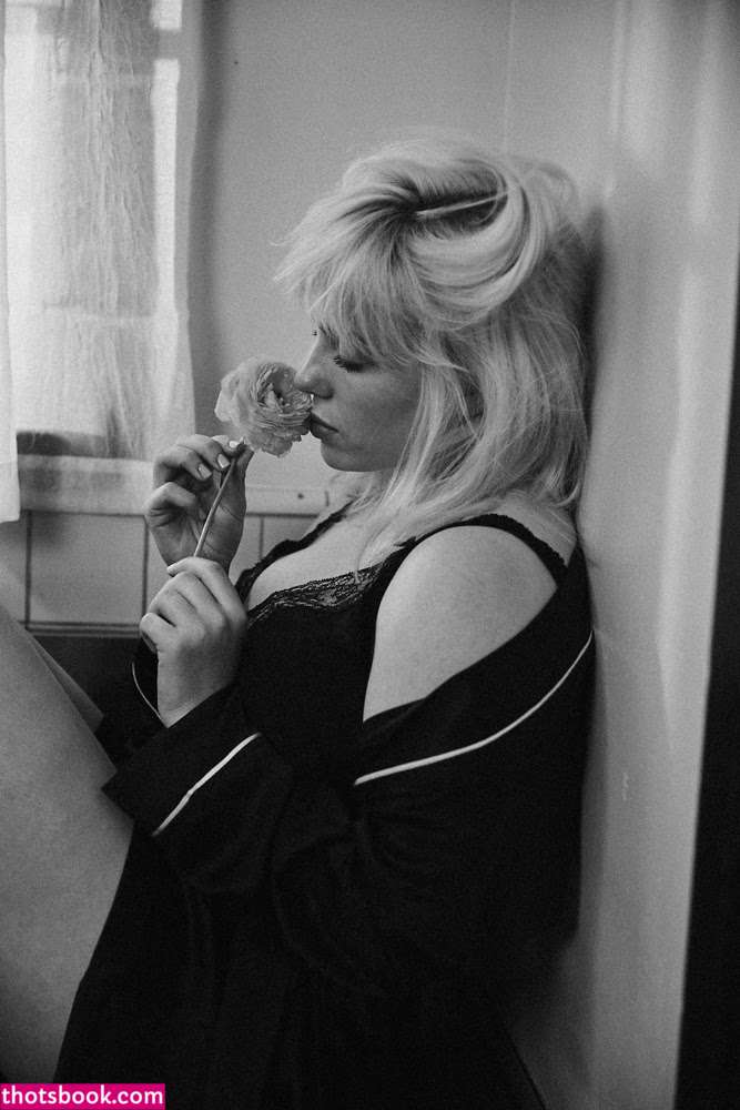 Billie Eilish Nude Photos #19 412352