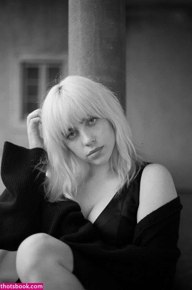 Billie Eilish Nude Photos #19 412354