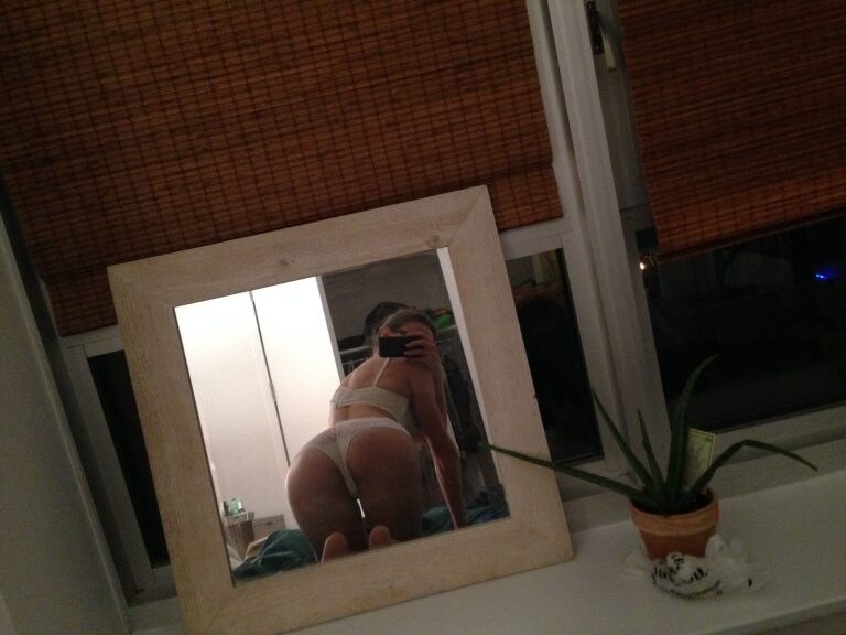 Trieste Kelly Dunn Leaked Nude Photos 7314