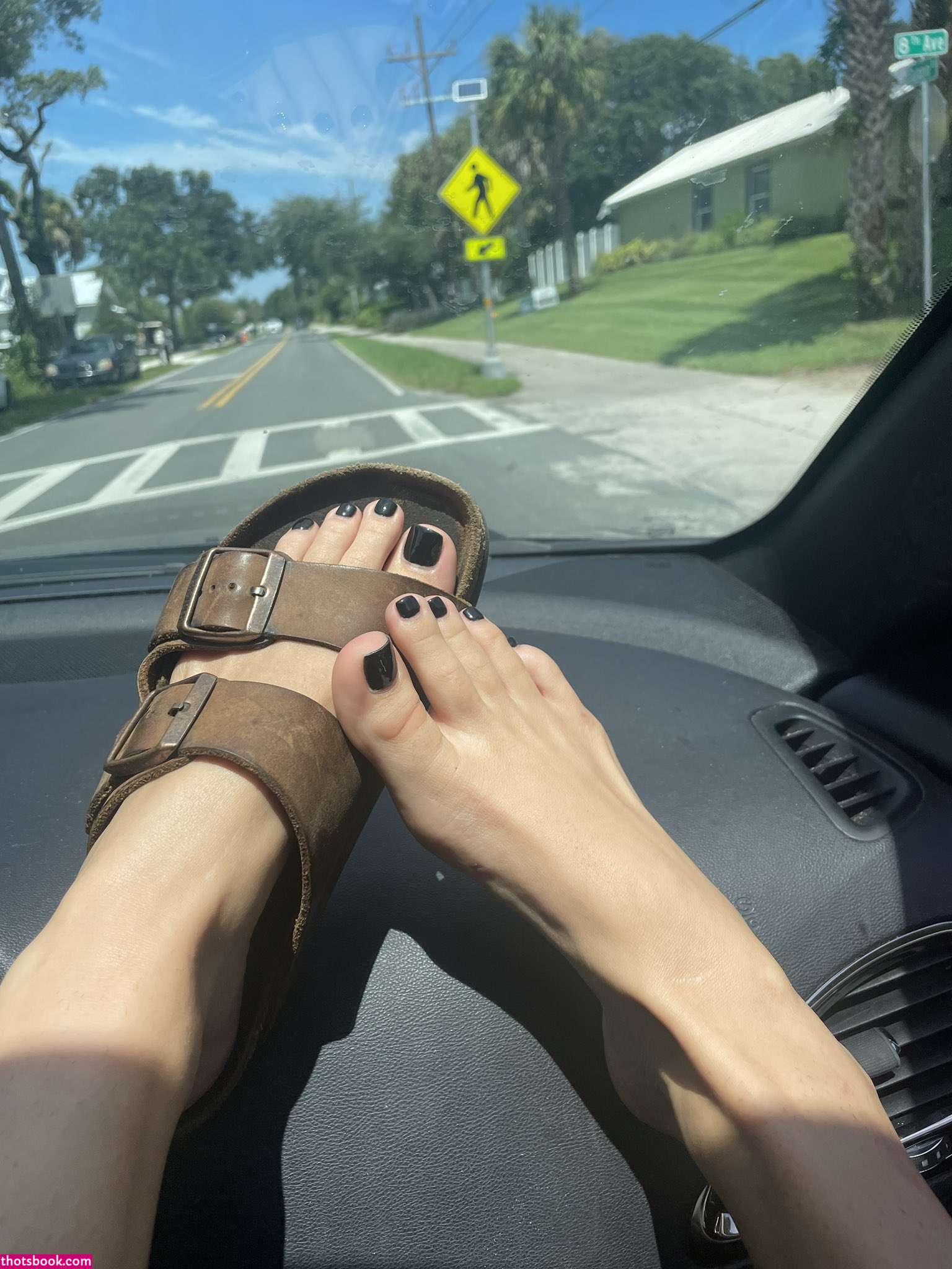 Hang10toes Linzi Little Nude OnlyFans Photos #9 1158330