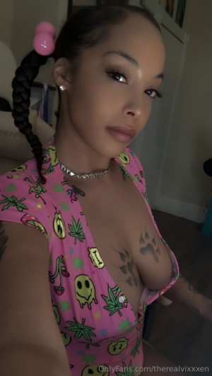 therealvixxxen Nude Leaks OnlyFans Photos #5