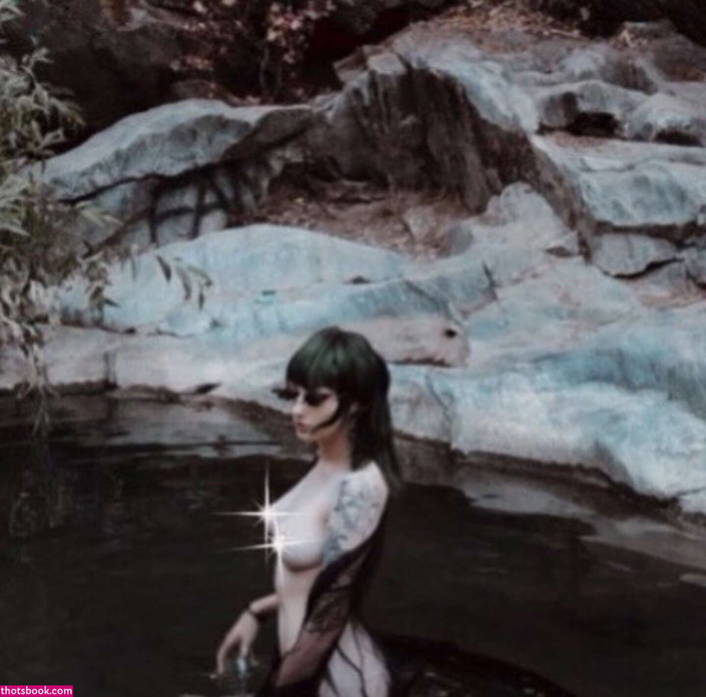 Fleshf1y  Wh0reHound  he4rtworm Photos #1 267749