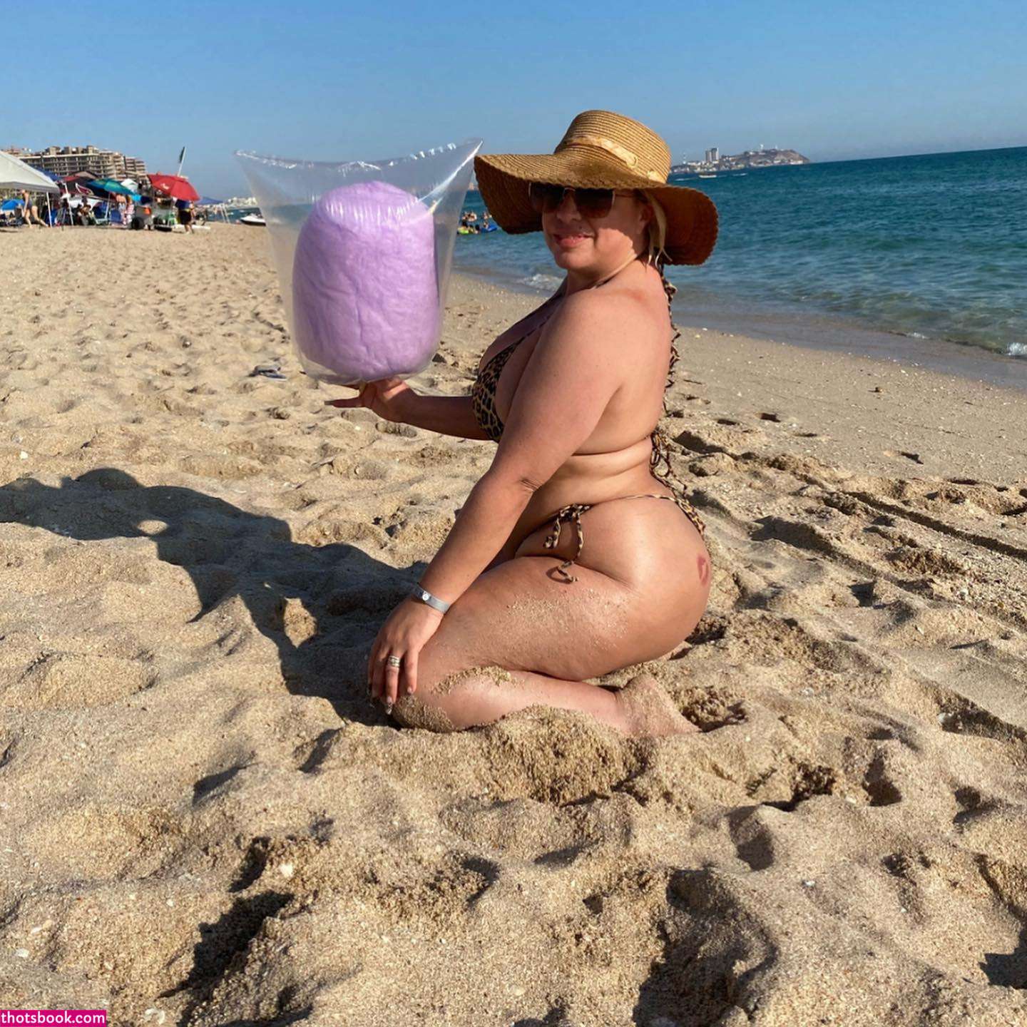 Rochaleona Photos #2 273985