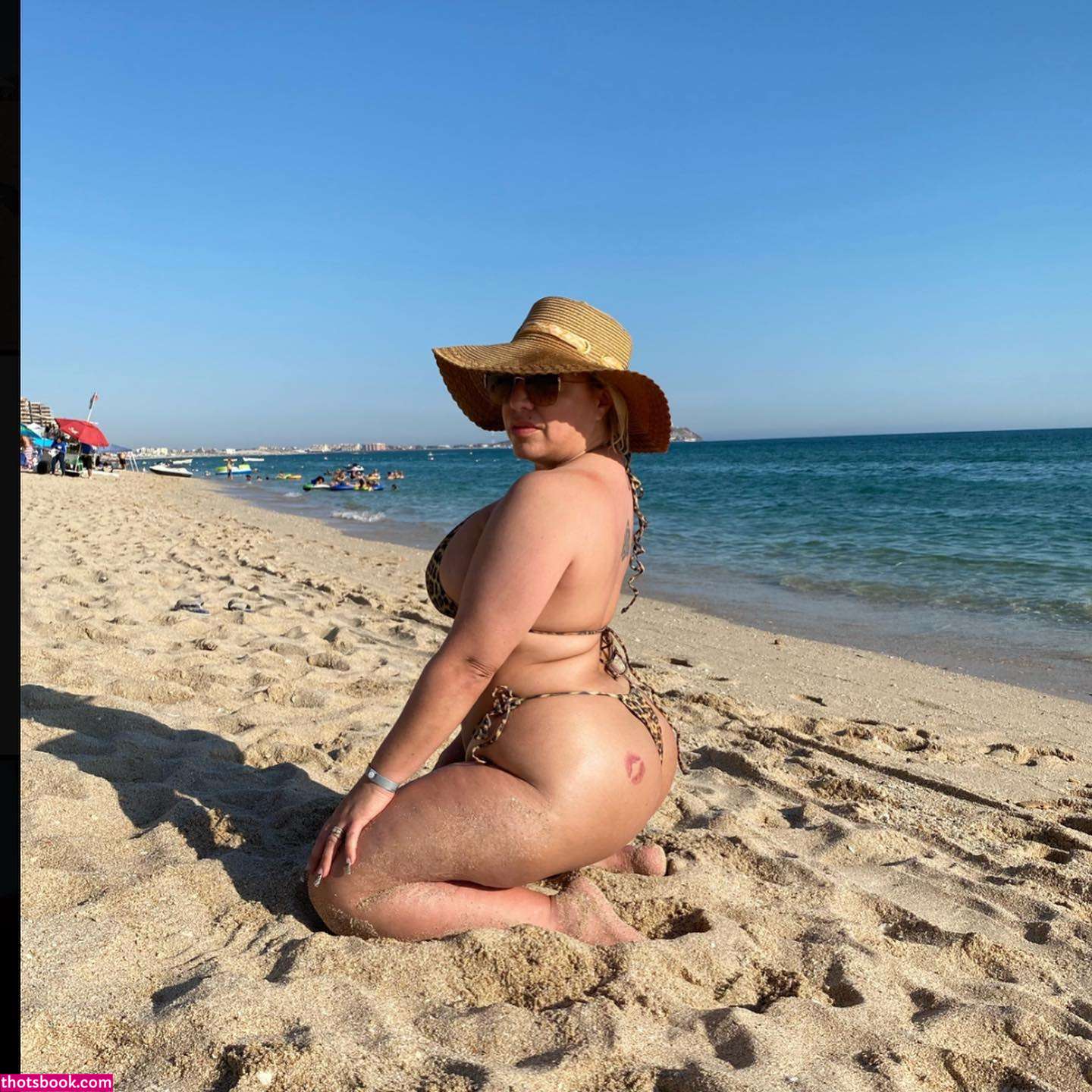 Rochaleona Photos #2 273986