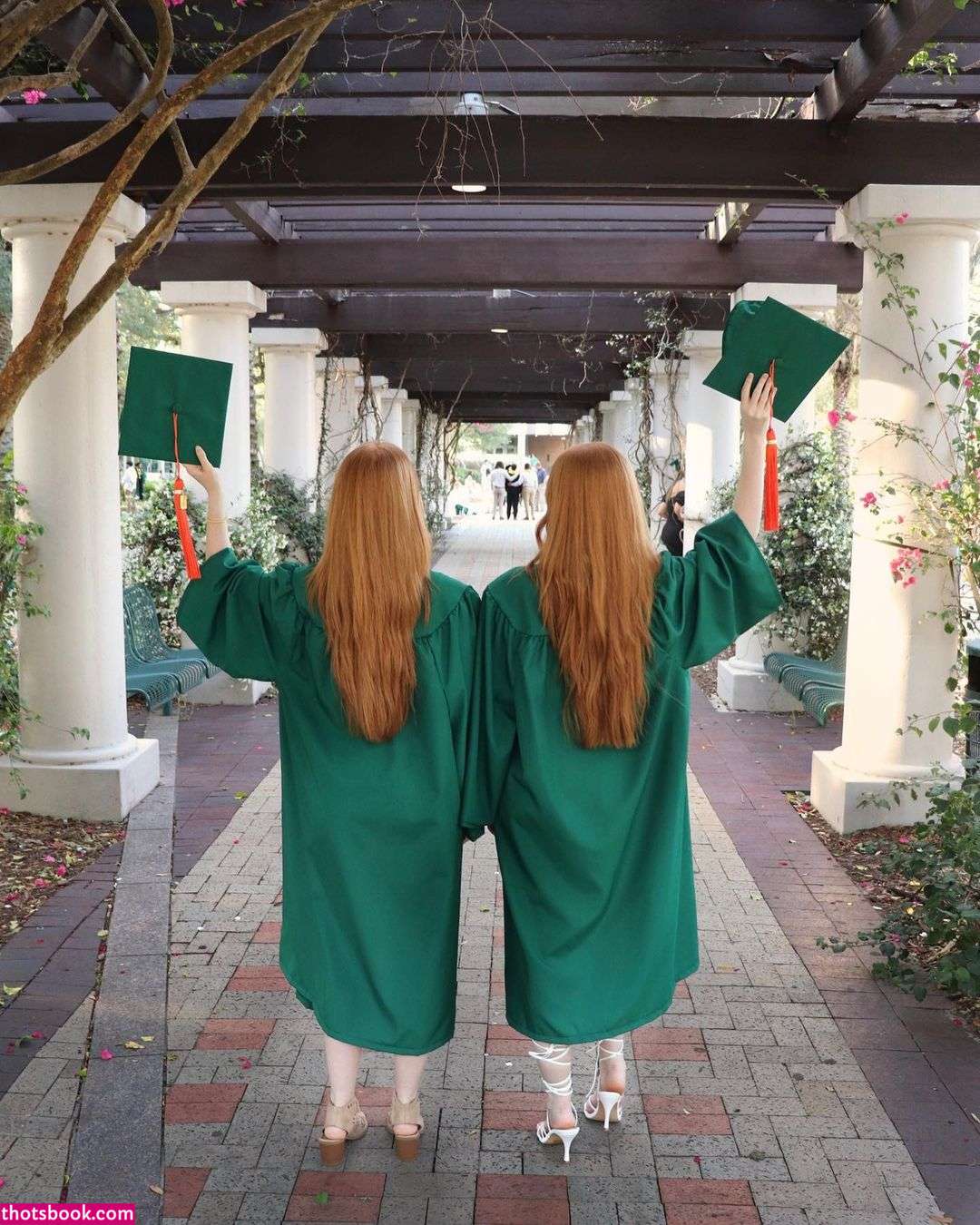 Iksnirub Twins Photos #11 281806