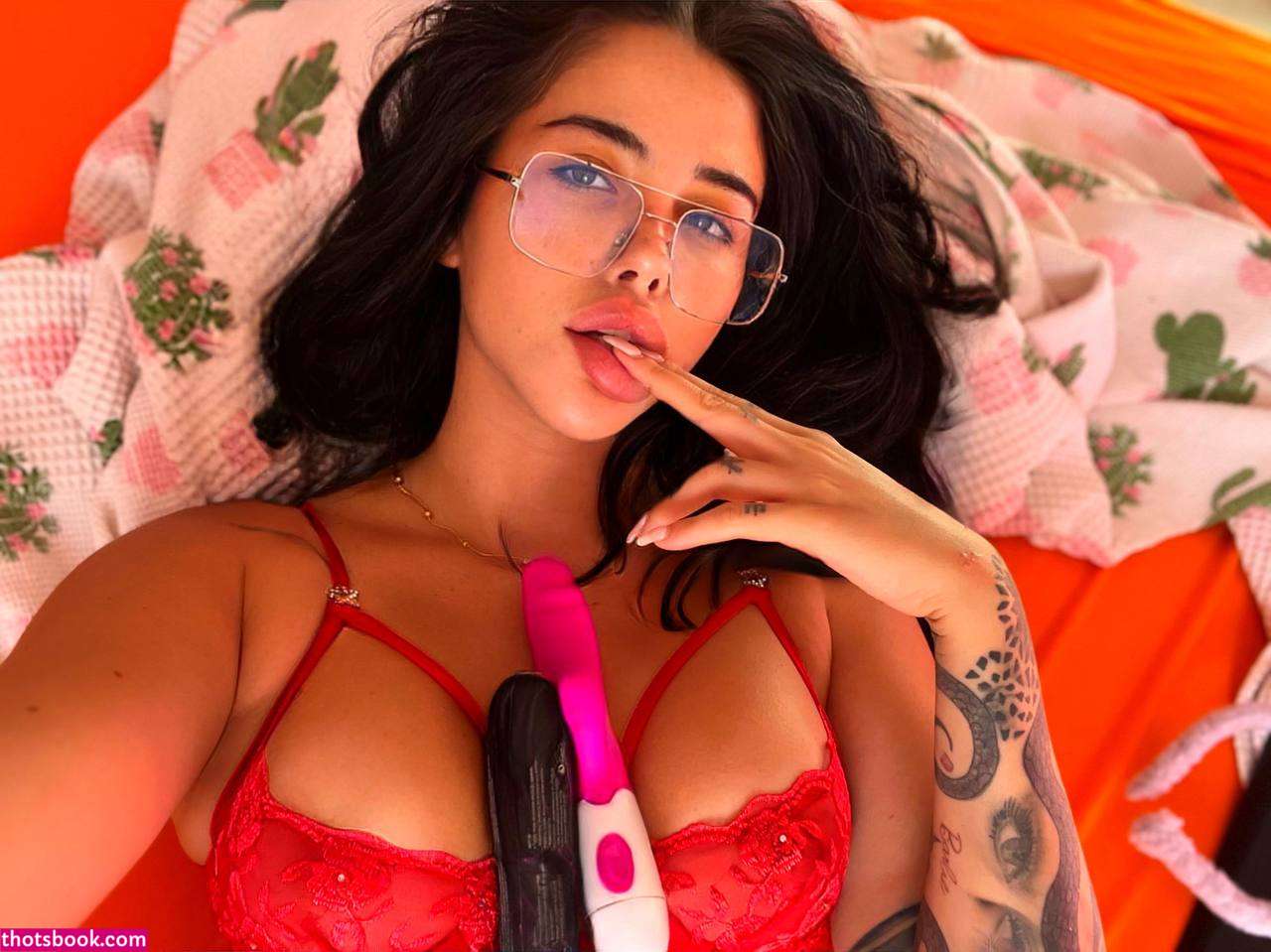 Cansu Bade Tas Nude Photos #1 301114