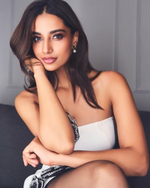 Meenakshi Chaudhary Nude Leaks OnlyFans Photos #4