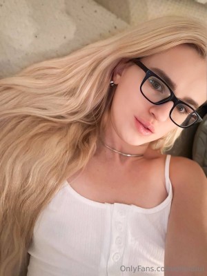 oliviaiui Nude Leaks OnlyFans Photos #1